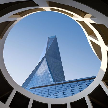So/ Uptown Dubai Hotel Exterior foto The building's distinctive triangular shape