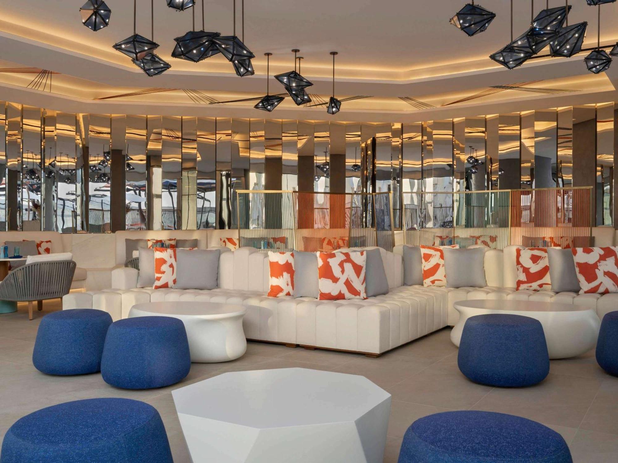 So/ Uptown Dubai Hotel Exterior foto The lounge at the airport