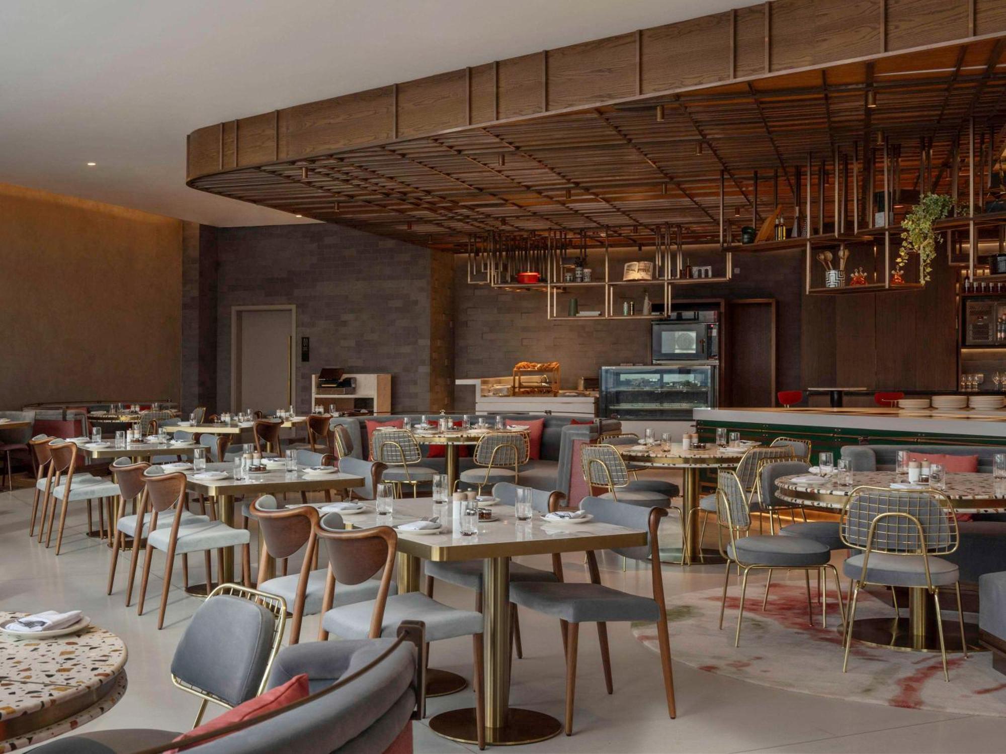 So/ Uptown Dubai Hotel Exterior foto The restaurant's interior