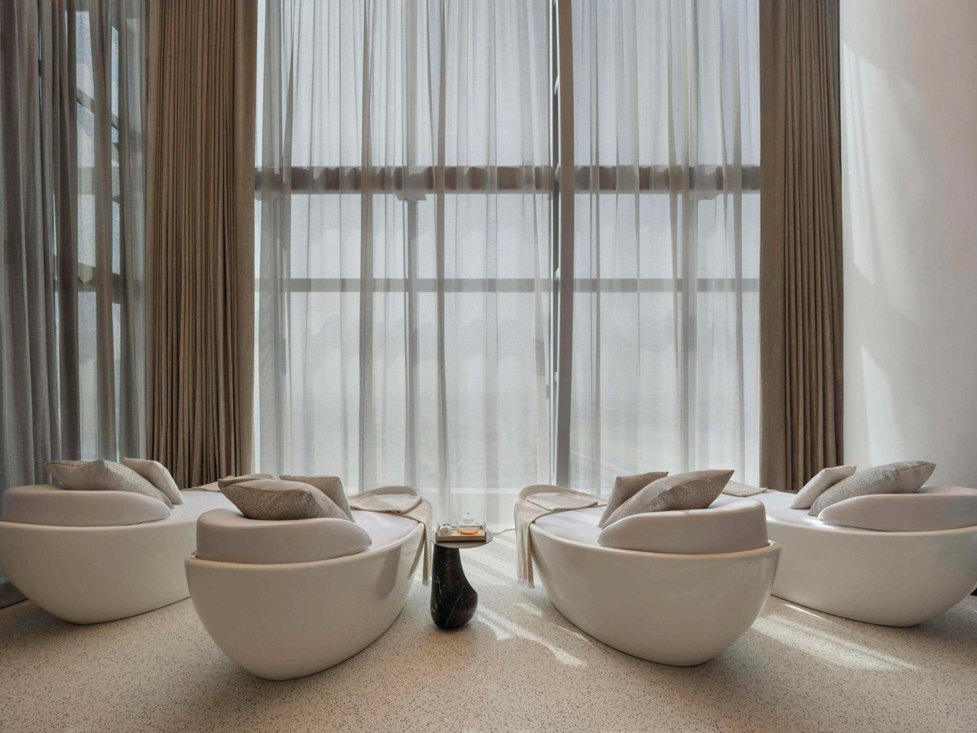 So/ Uptown Dubai Hotel Exterior foto The Spa at The Standard, East Village