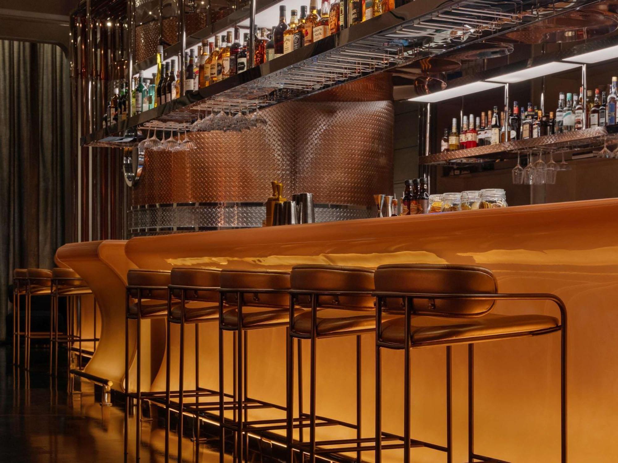 So/ Uptown Dubai Hotel Exterior foto The bar at the London Edition