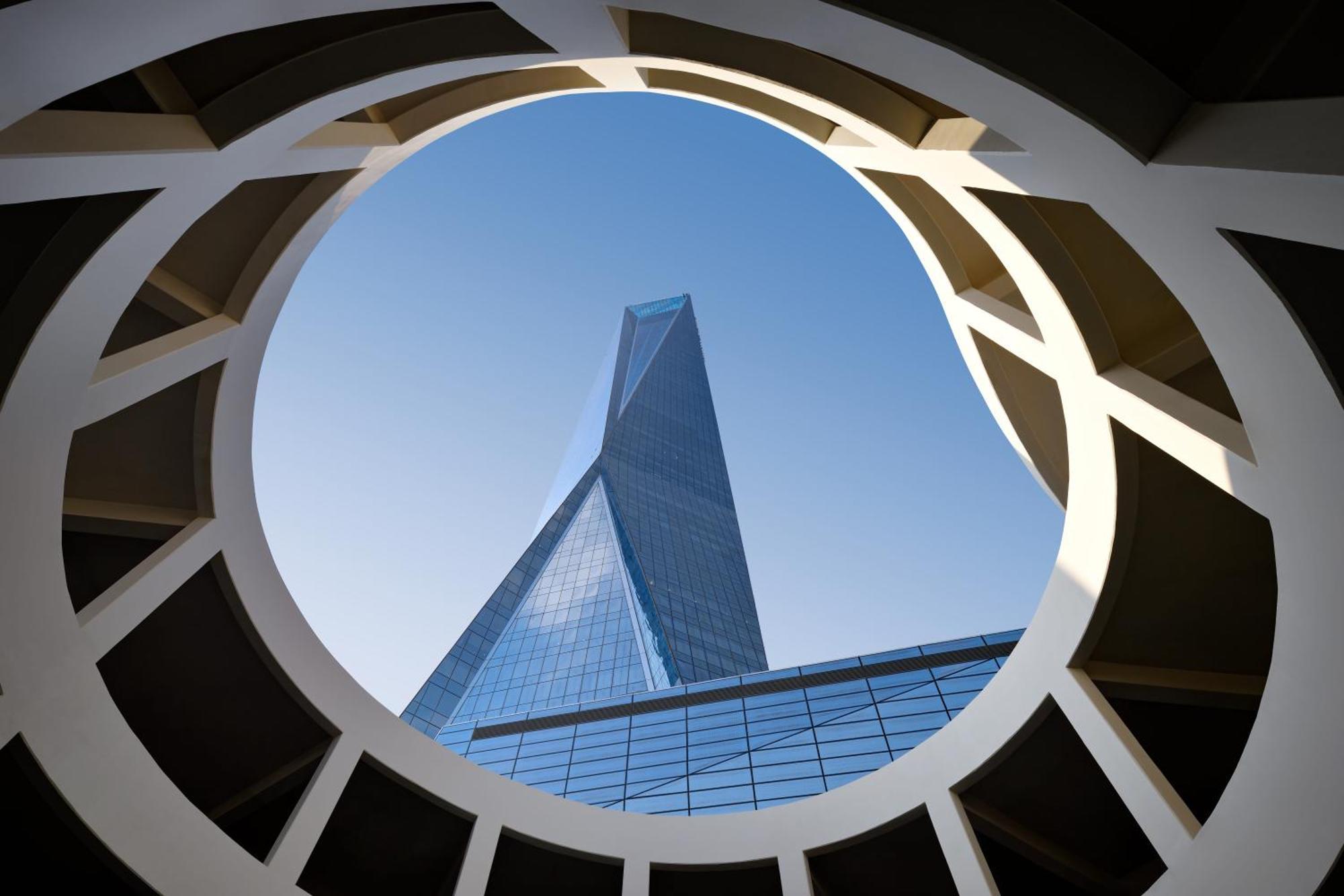So/ Uptown Dubai Hotel Exterior foto The building's distinctive triangular shape